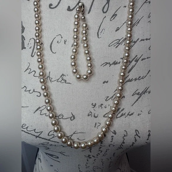 Vintage Glass Pearl Necklace and Bracelet Set - Picture 3 of 3